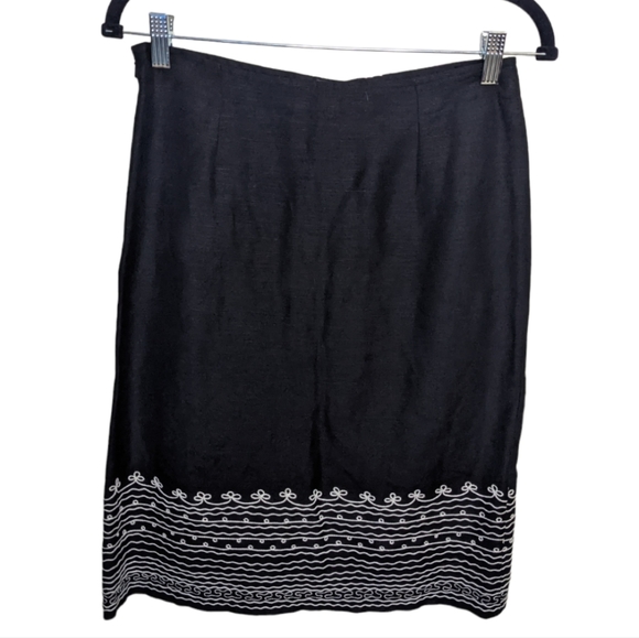 BCBGMaxAzria Embroidered Pencil Skirt 2 🖤✨ - Picture 2 of 9